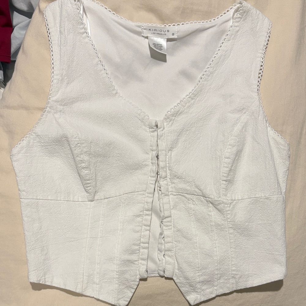 Women's White Sleeveless Top
